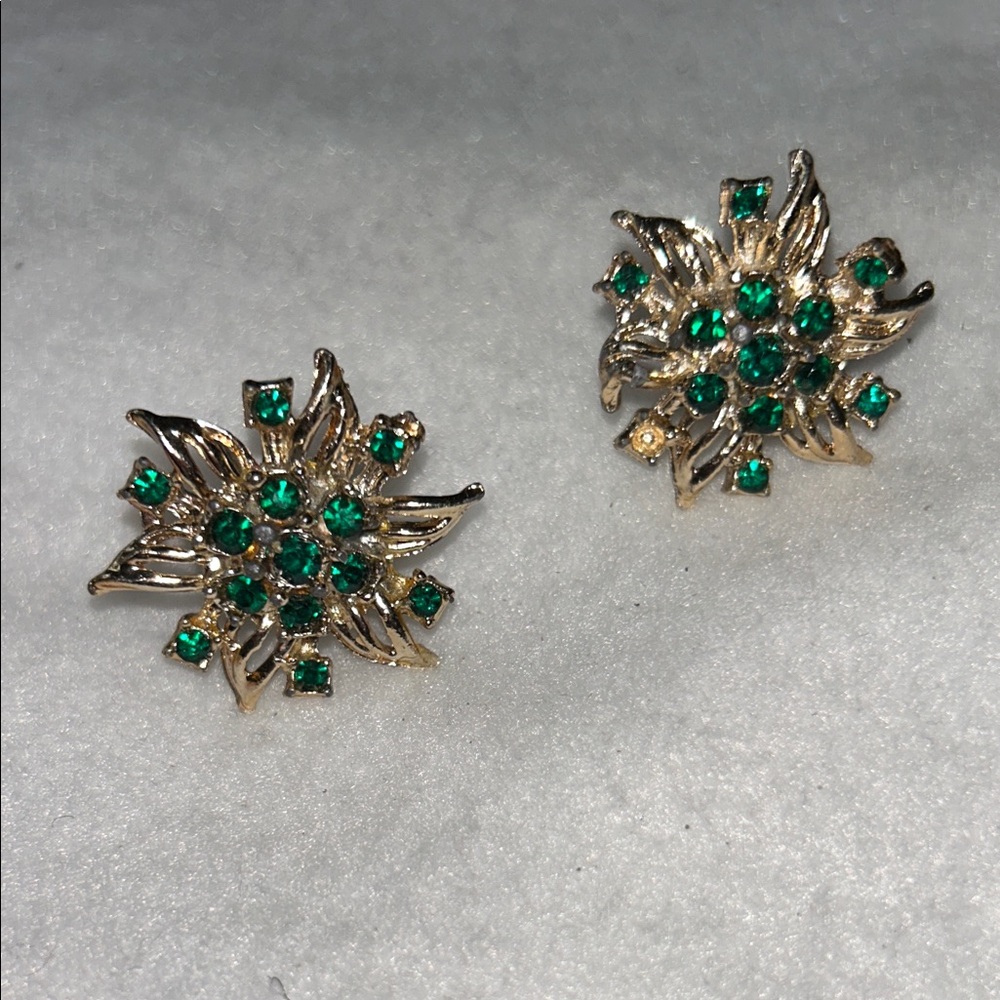 Vintage  Elegant Goldtone and Emerald Green Floral Earrings #2162